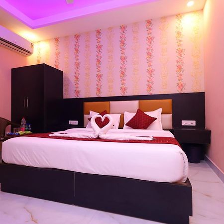 Suites Admiral Delhi Airport New Delhi Exteriör bild