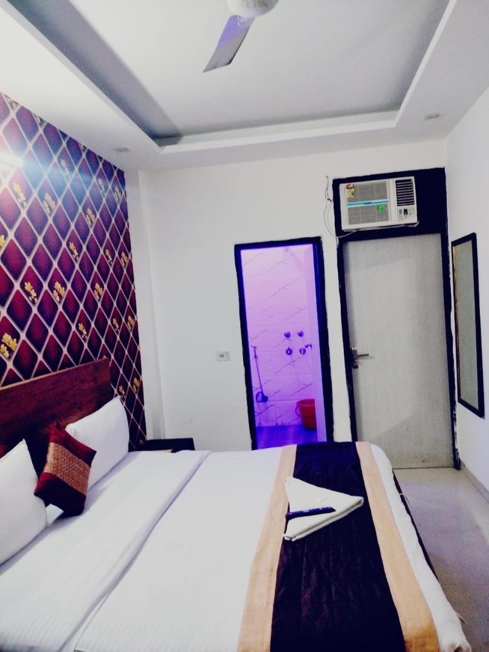 Suites Admiral Delhi Airport New Delhi Exteriör bild