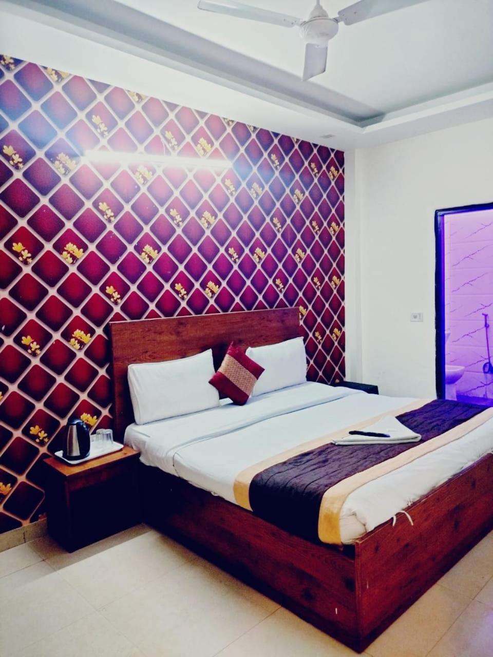 Suites Admiral Delhi Airport New Delhi Exteriör bild