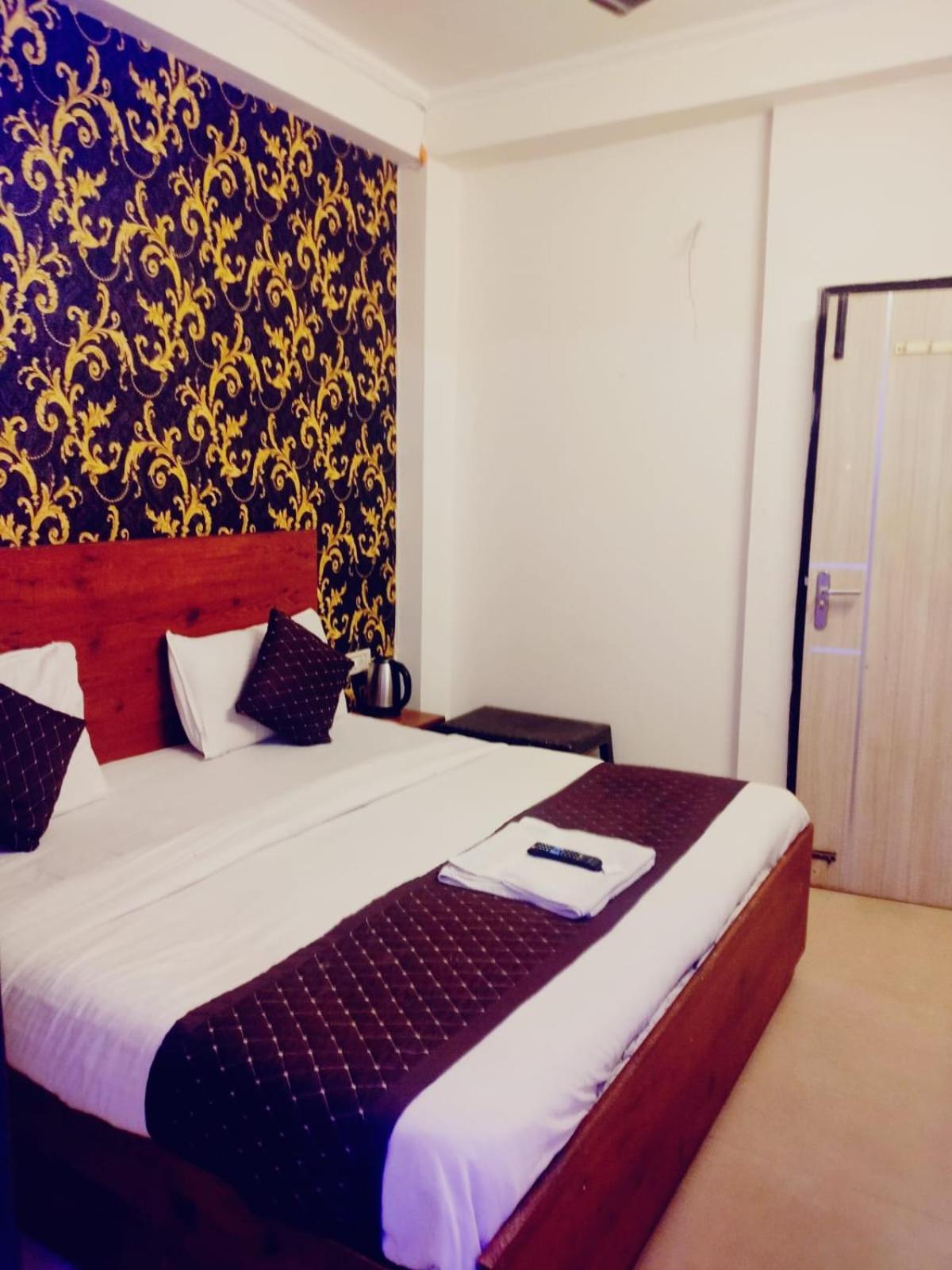 Suites Admiral Delhi Airport New Delhi Exteriör bild