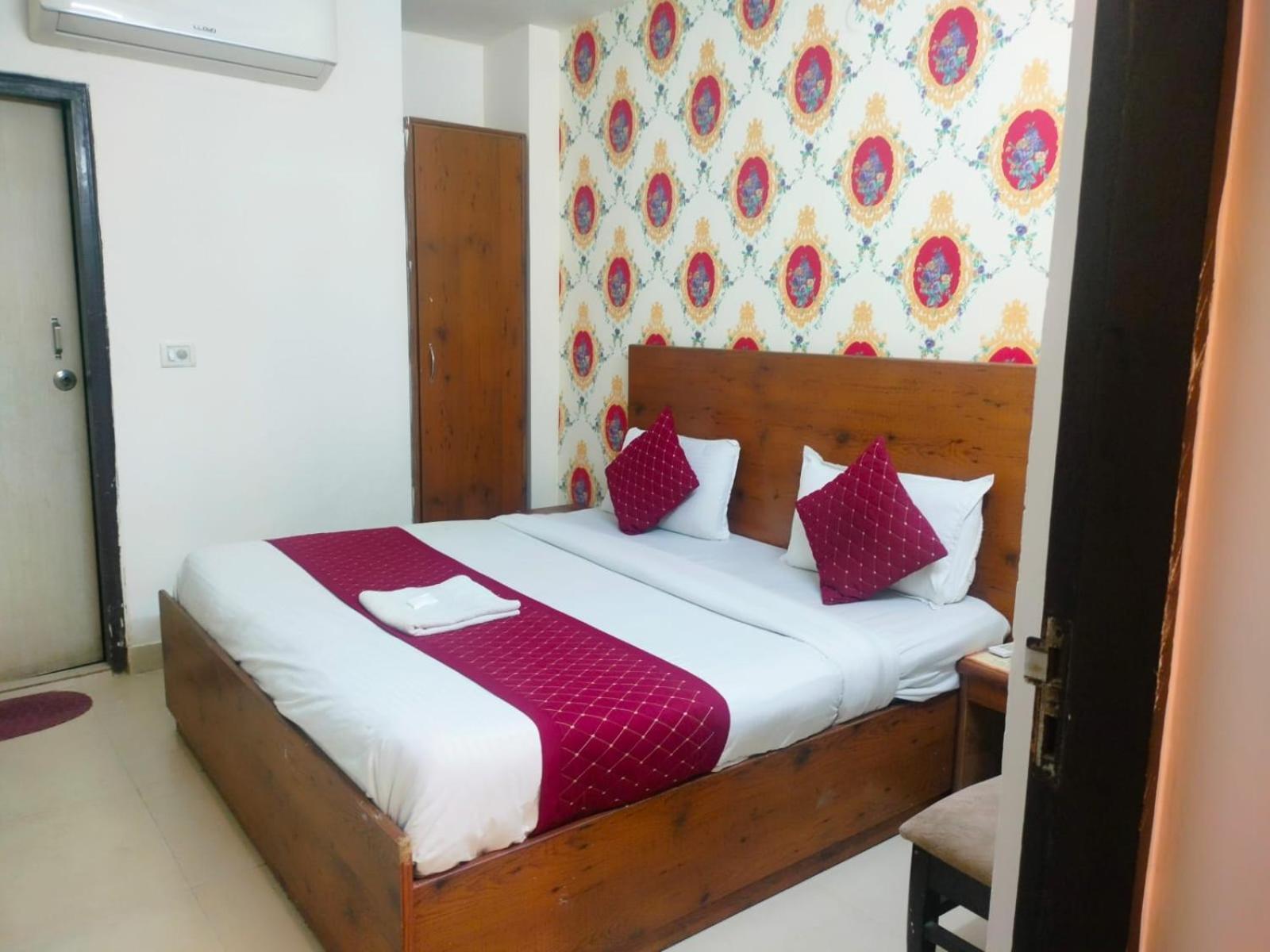 Suites Admiral Delhi Airport New Delhi Exteriör bild